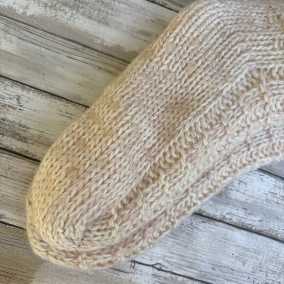 Bee & Willow Cozy Socks NWT One Size Pink Cream Knit Non Skid Metallic Hygge - Picture 4 of 9
